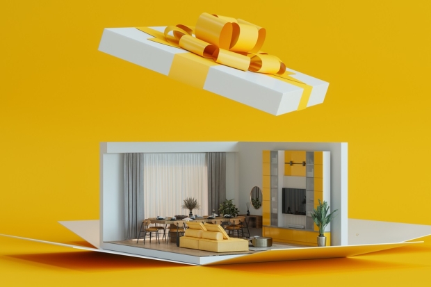 Coffret cadeau blanc et jaune avec une maquette de maison à l’intérieur.